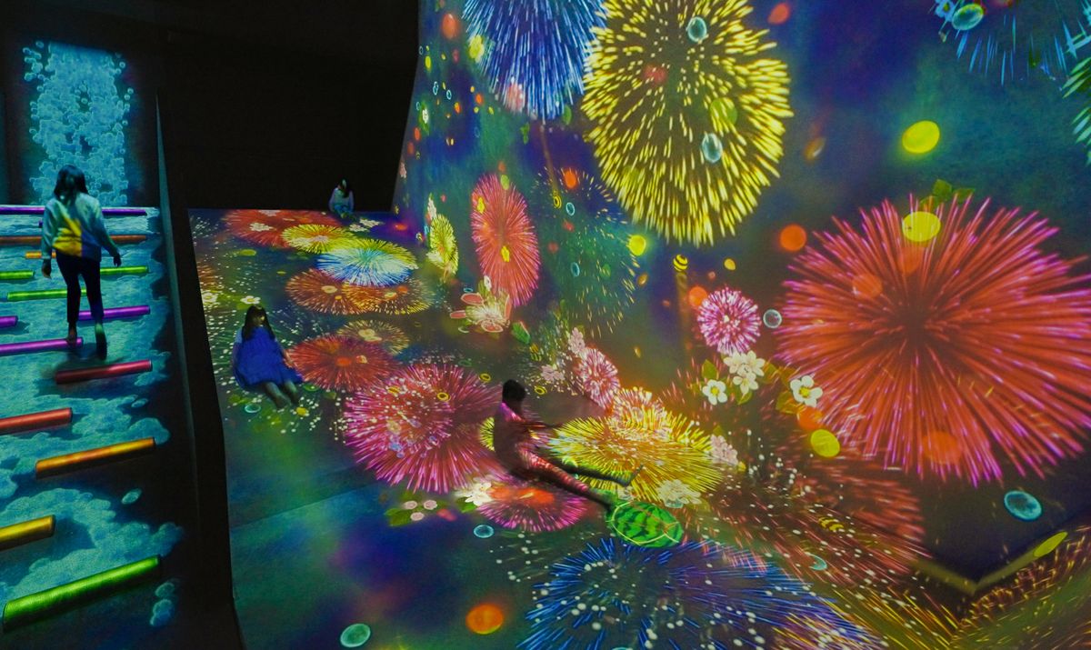 Sliding through the Fruit Field | teamLab