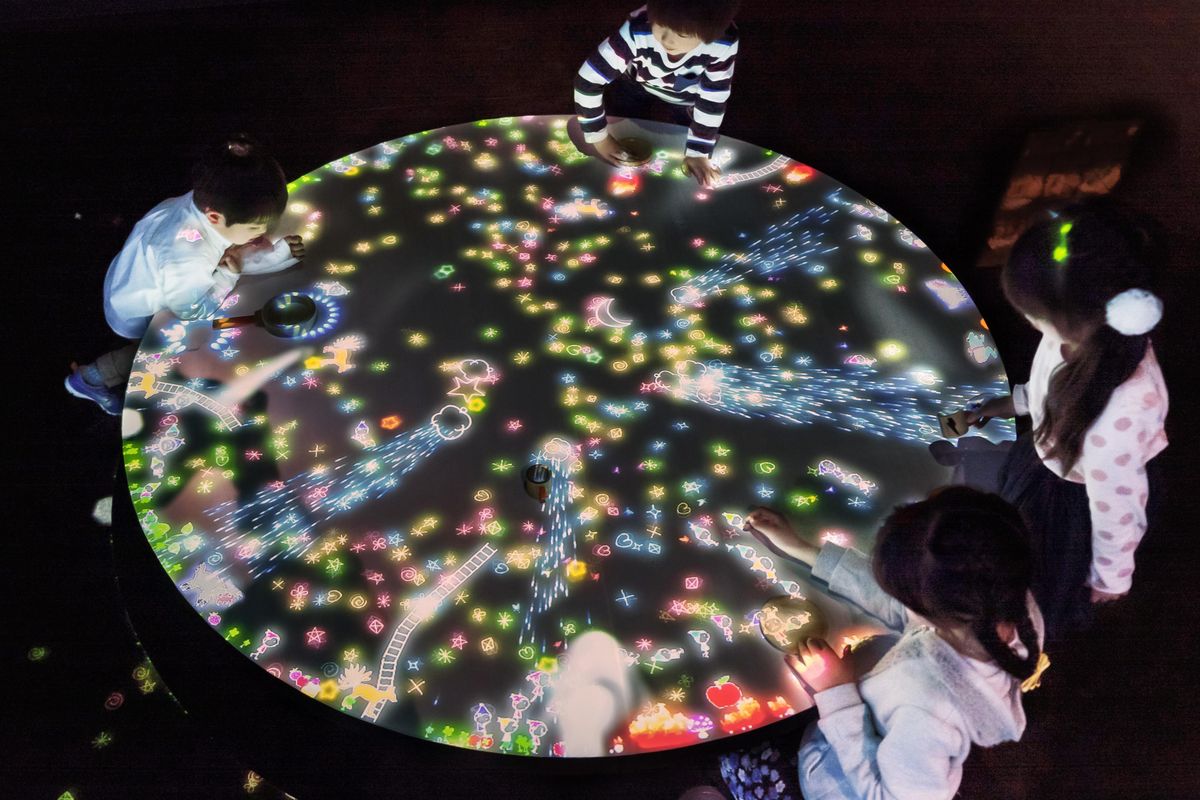 A Table where Yokai Live | teamLab 未来的游乐园