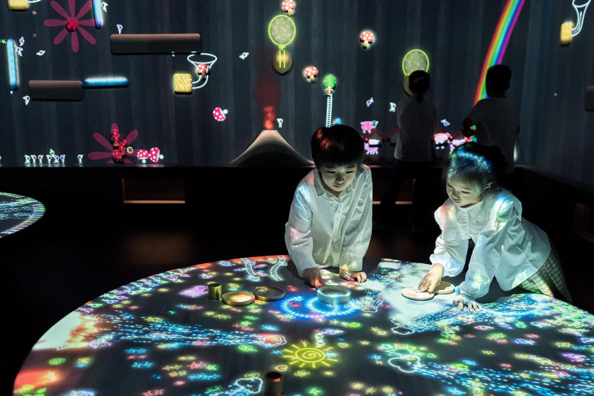 A Table where Little People Live | teamLab