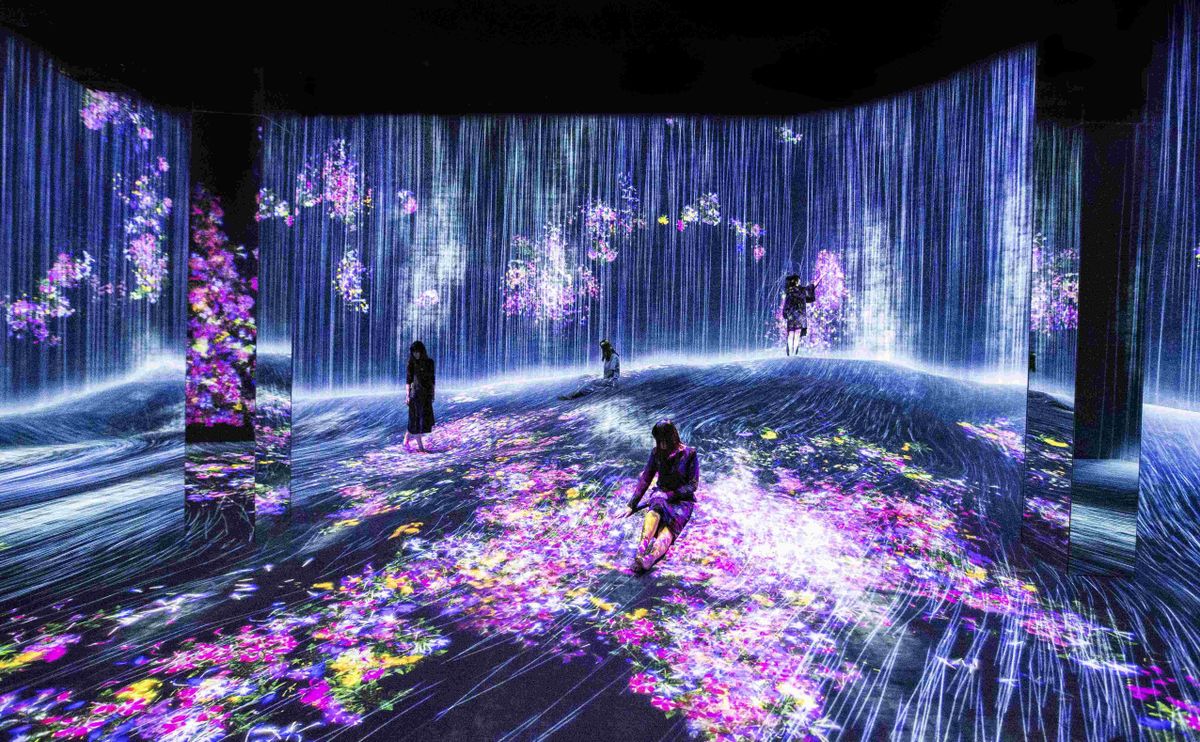 在人們聚集的岩丘上，注入水粒子的世界 / Universe of Water Particles on a Rock Hill where ...