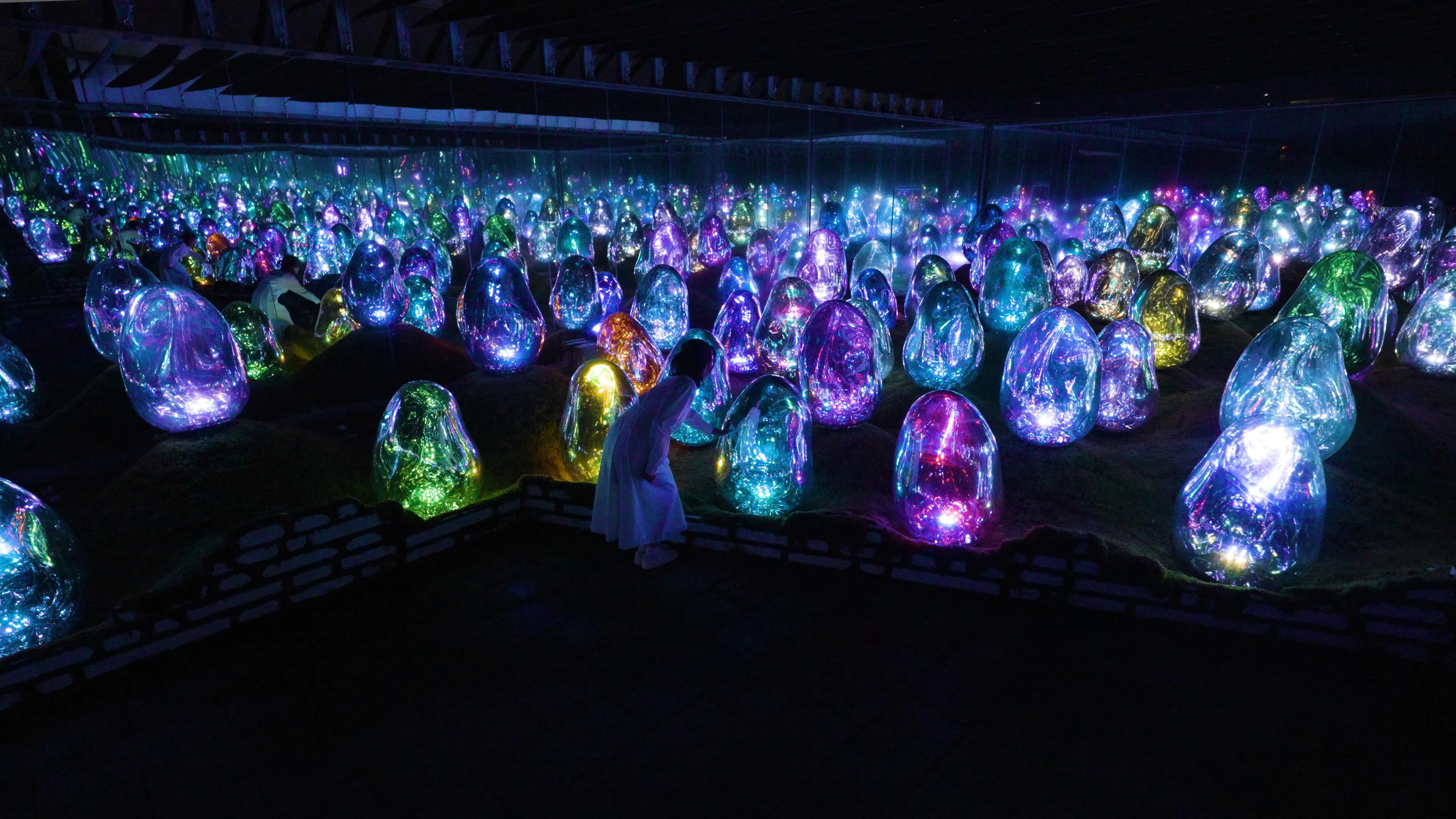苔藓庭园中呼应的小宇宙群 ── 固化光色, 黄昏到黎明 / Moss Garden of Resonating Microcosms ...