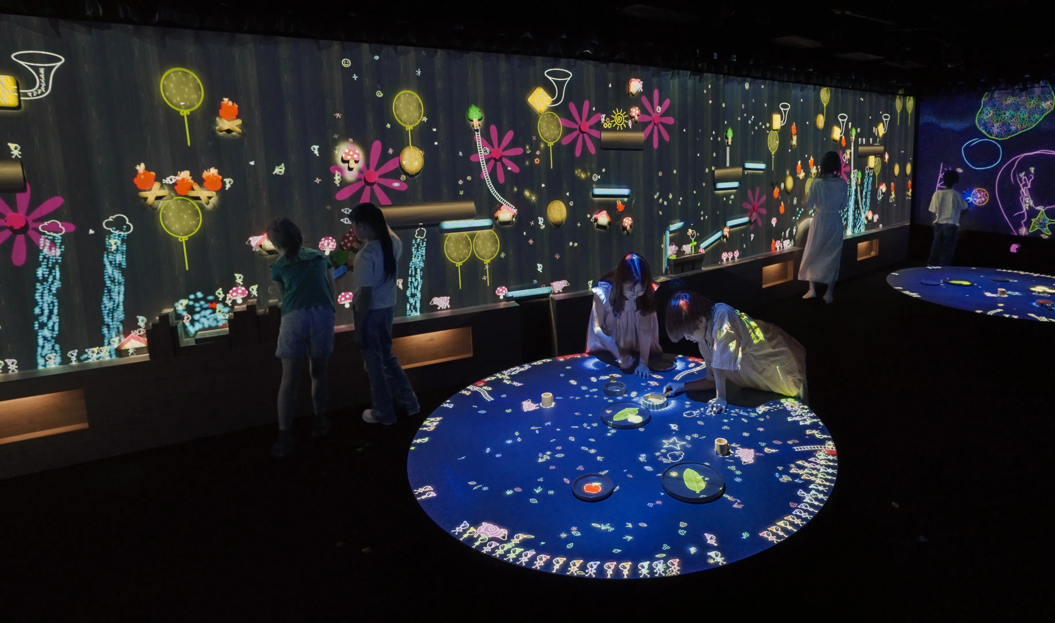 A Musical Wall where Little People Live | teamLab