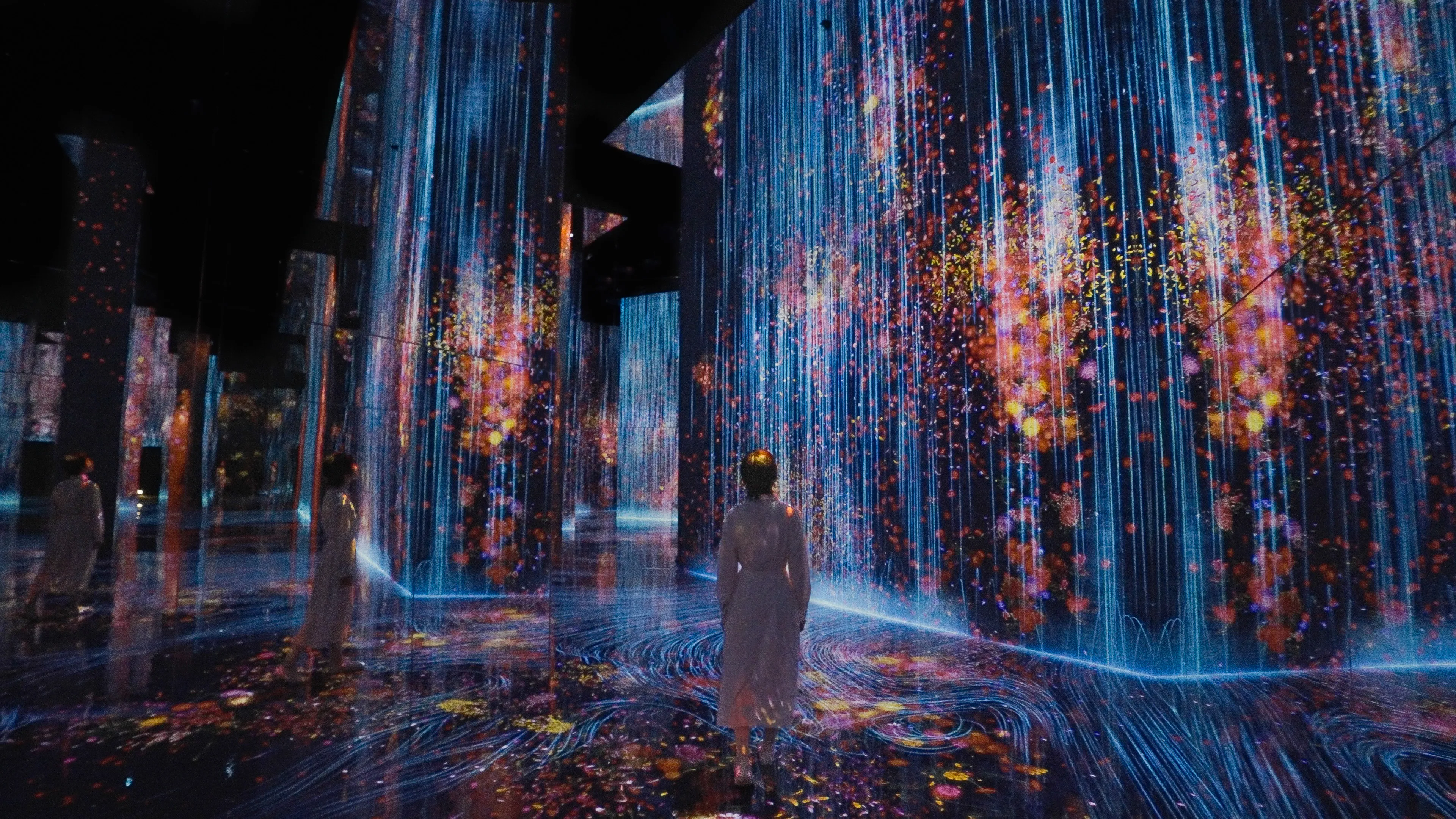 Universe of Water Particles | teamLab