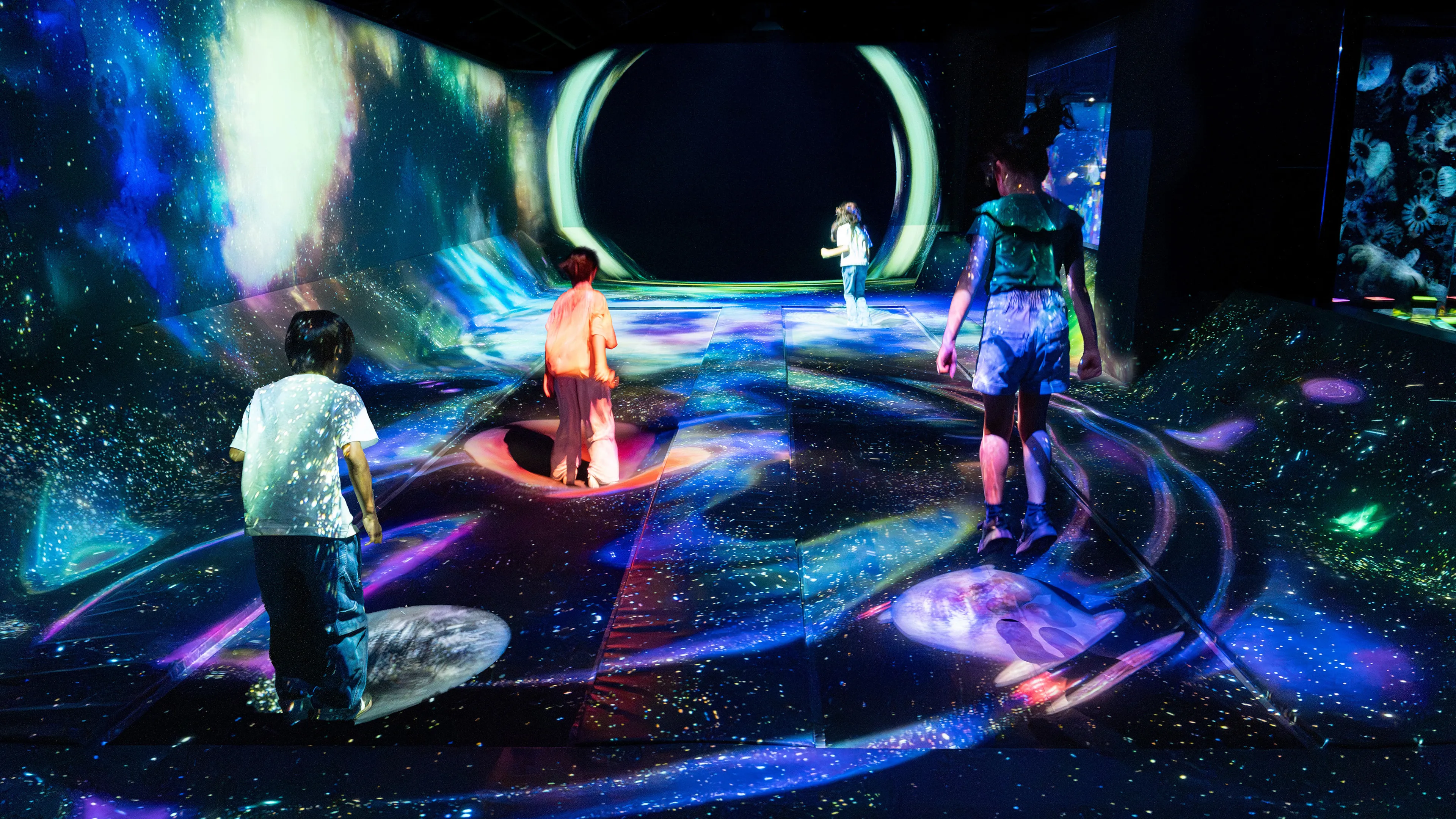 Multi Jumping Universe | teamLab