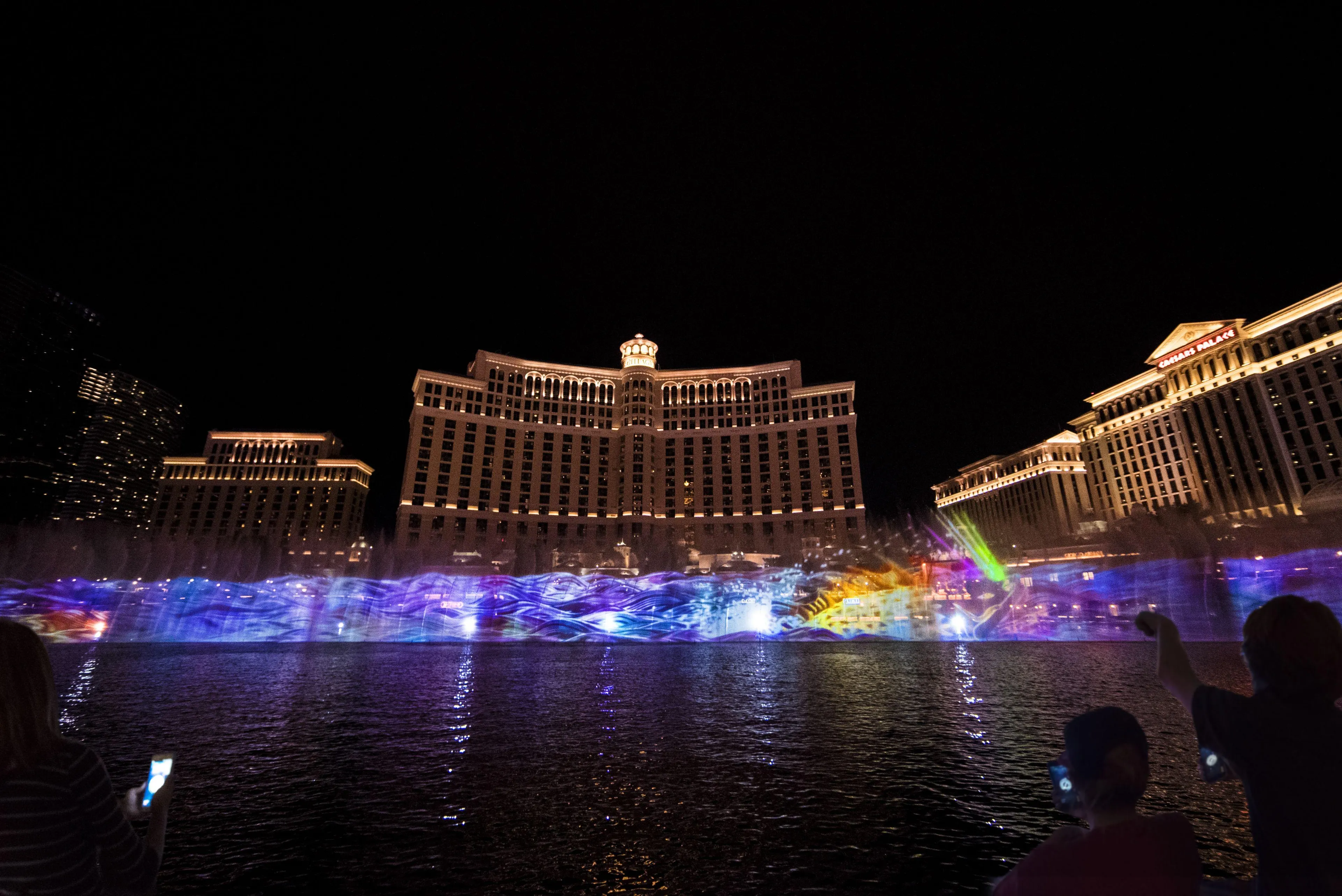 teamLab 互动钓鱼盛宴： 转动你的“钓鱼竿” ──百乐宫酒店的喷泉 / teamLab Interactive Fishing ...