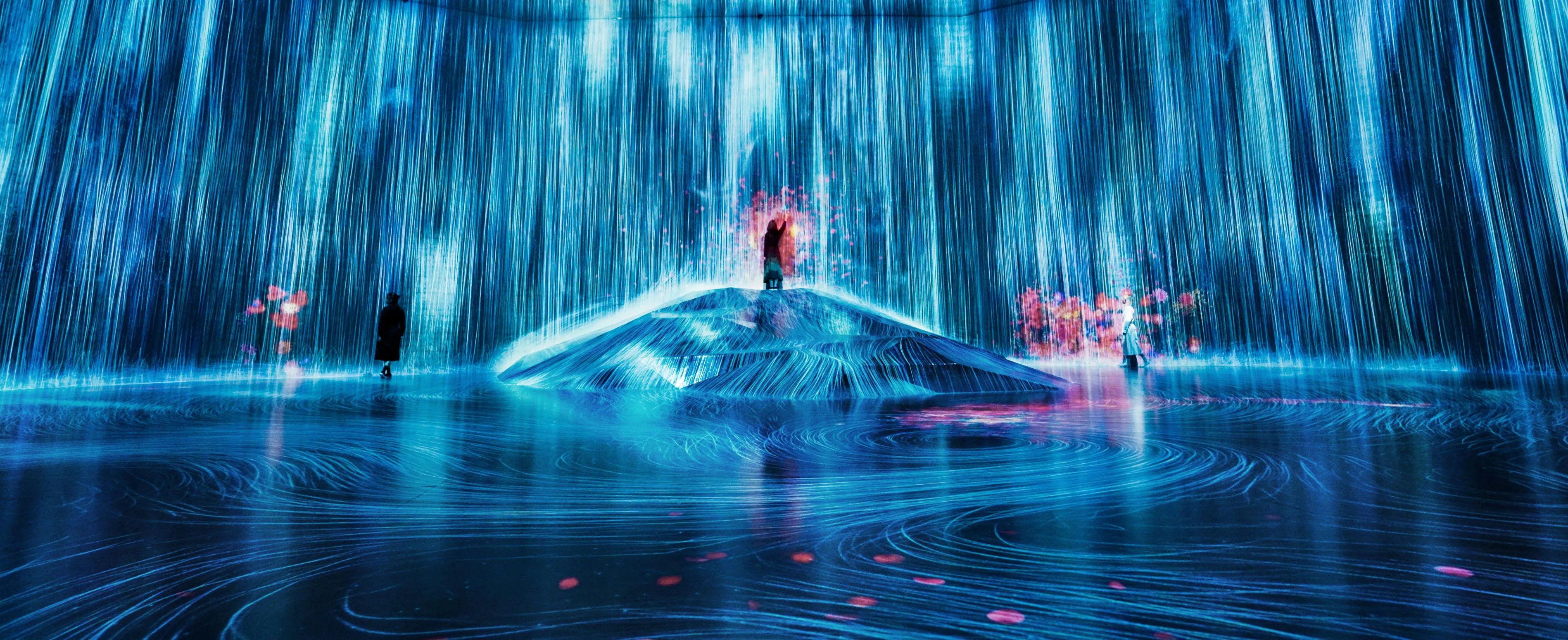 在人们聚集的岩石上，注入水粒子的世界 / Universe of Water Particles on a Rock where People ...