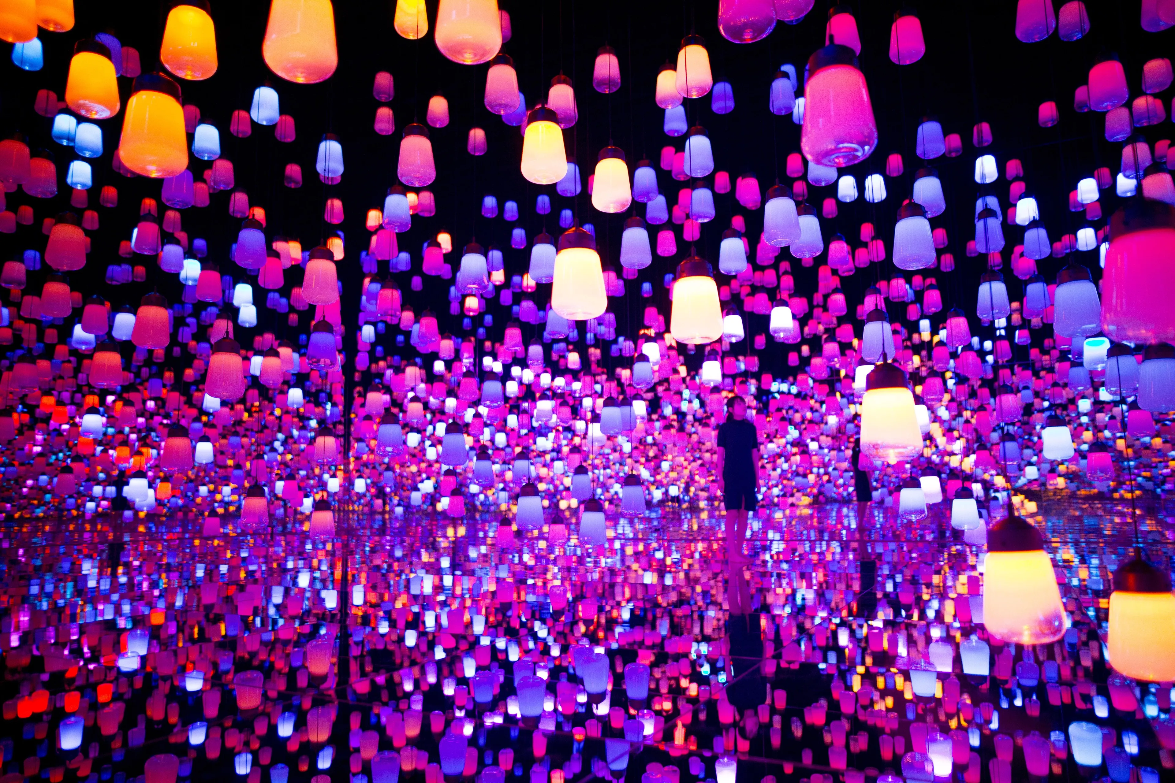 Forest of Resonating Lamps - One Stroke | teamLab
