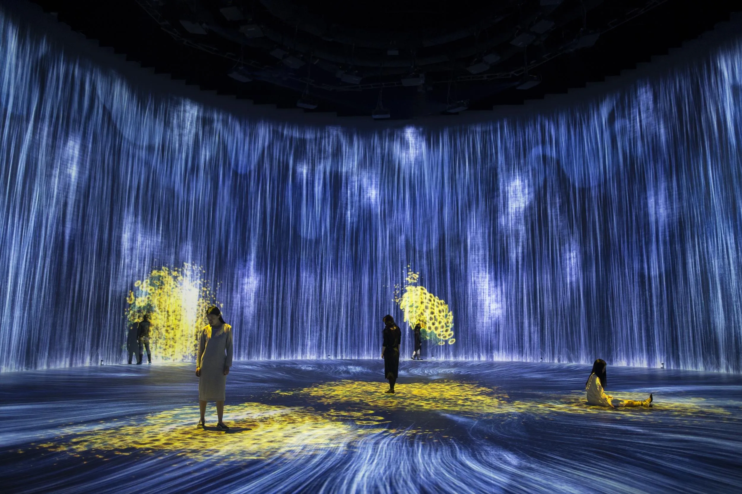 油罐中的水粒子世界, 消除作品的边界 / Universe of Water Particles in the Tank ...