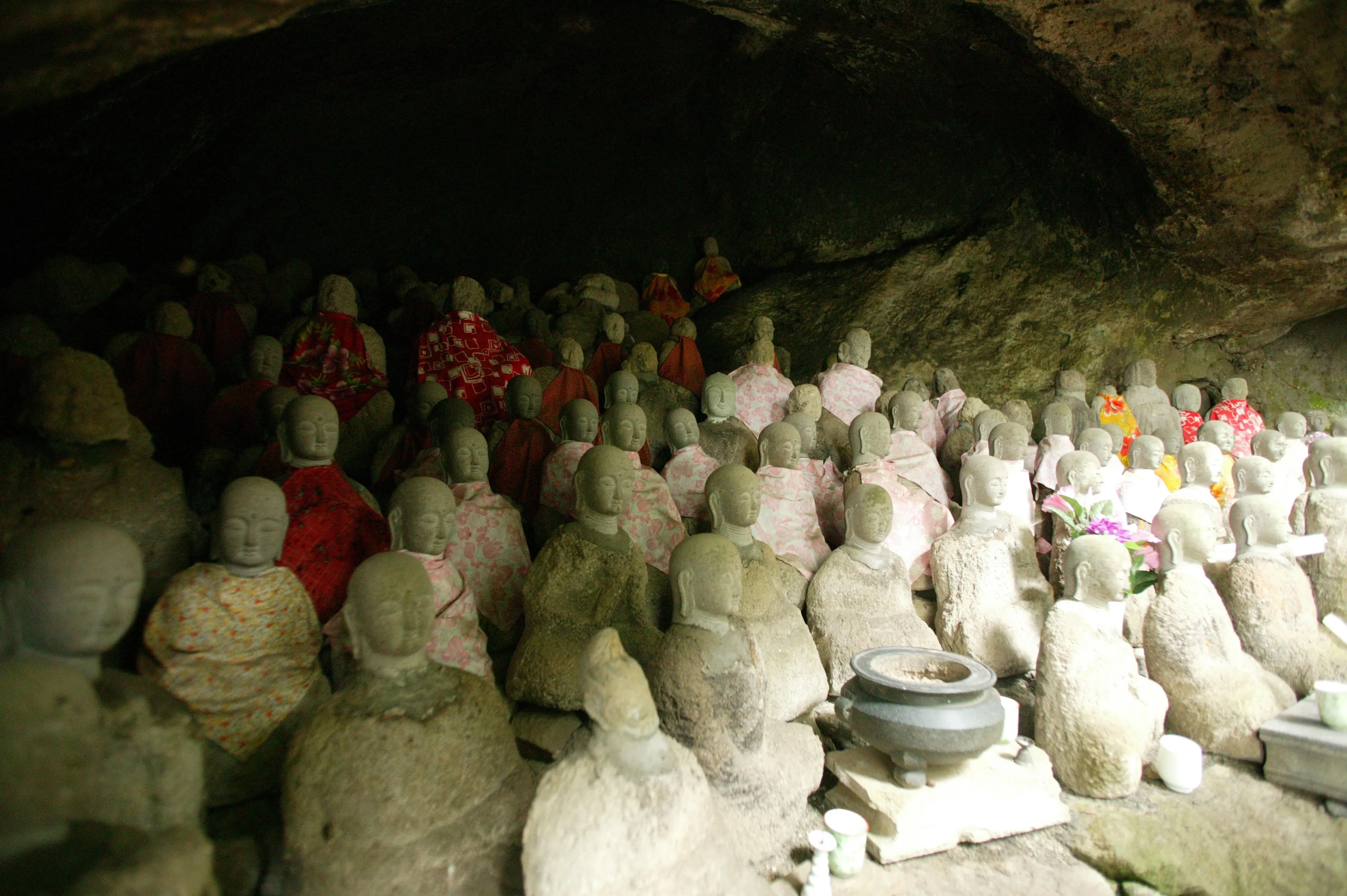 行基的三佛体摩崖佛及五百罗汉 / Gyoki's Three Buddha Figures and Five Hundred Arhats ...