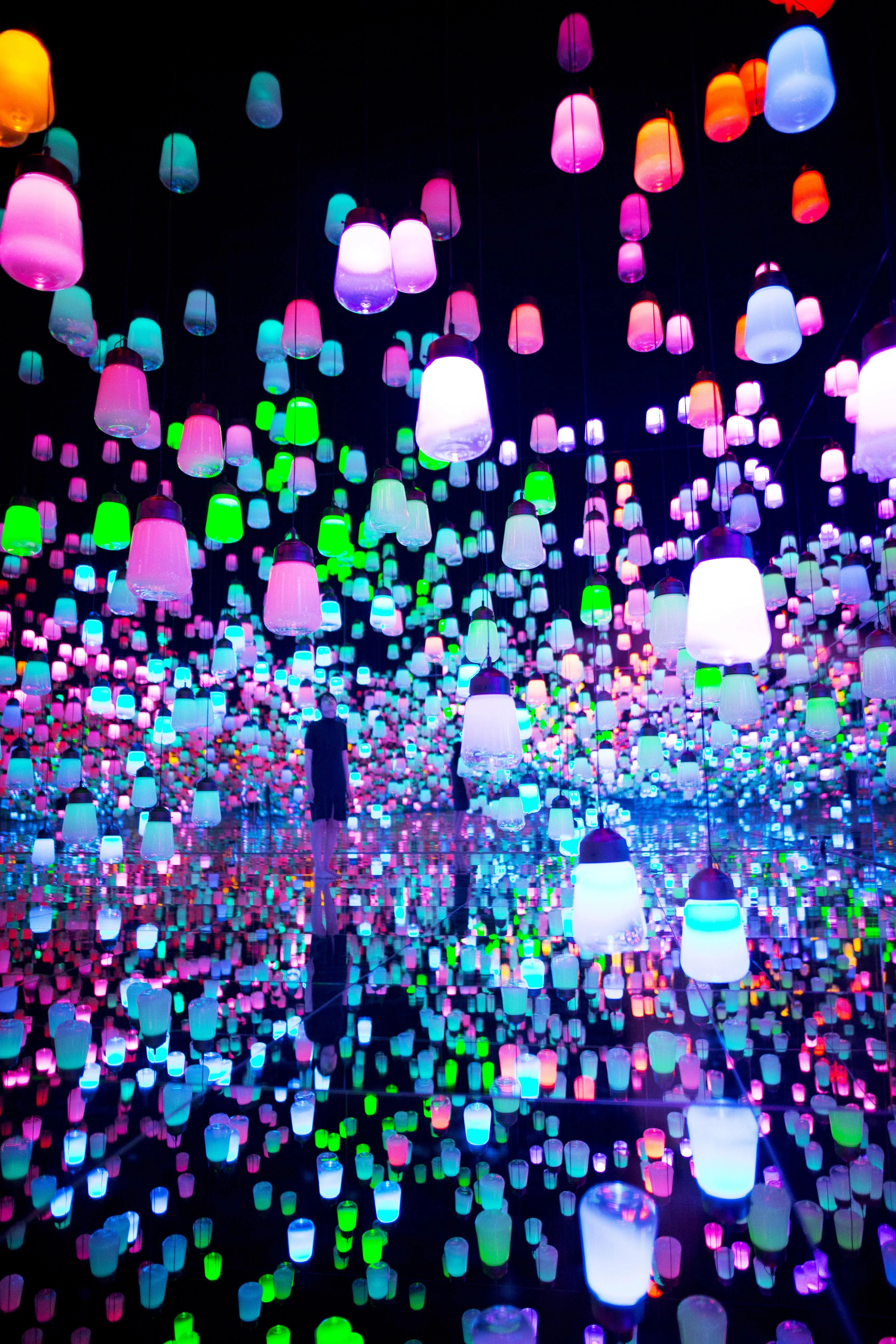 Forest of Resonating Lamps - One Stroke | teamLab