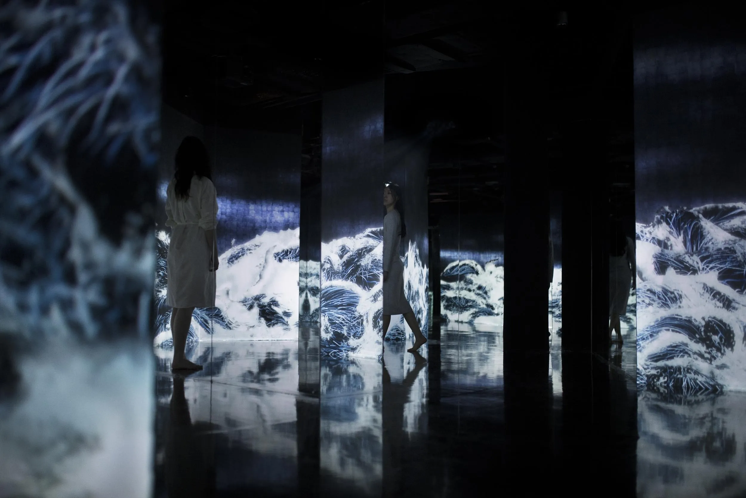 teamlab展 上海油罐藝術中心 “teamLab: 油罐中的水粒子世界”