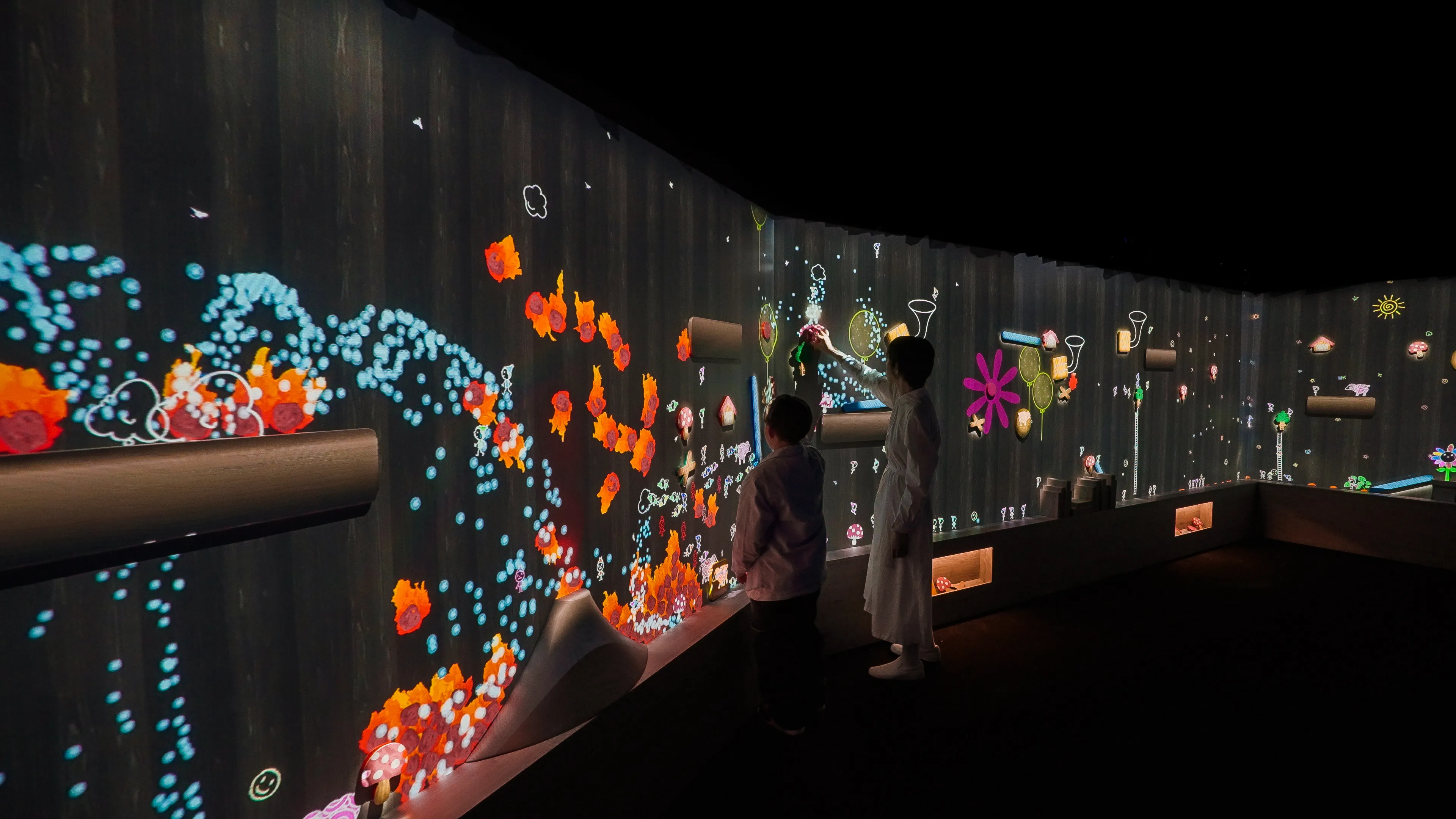 A Musical Wall where Little People Live | teamLab