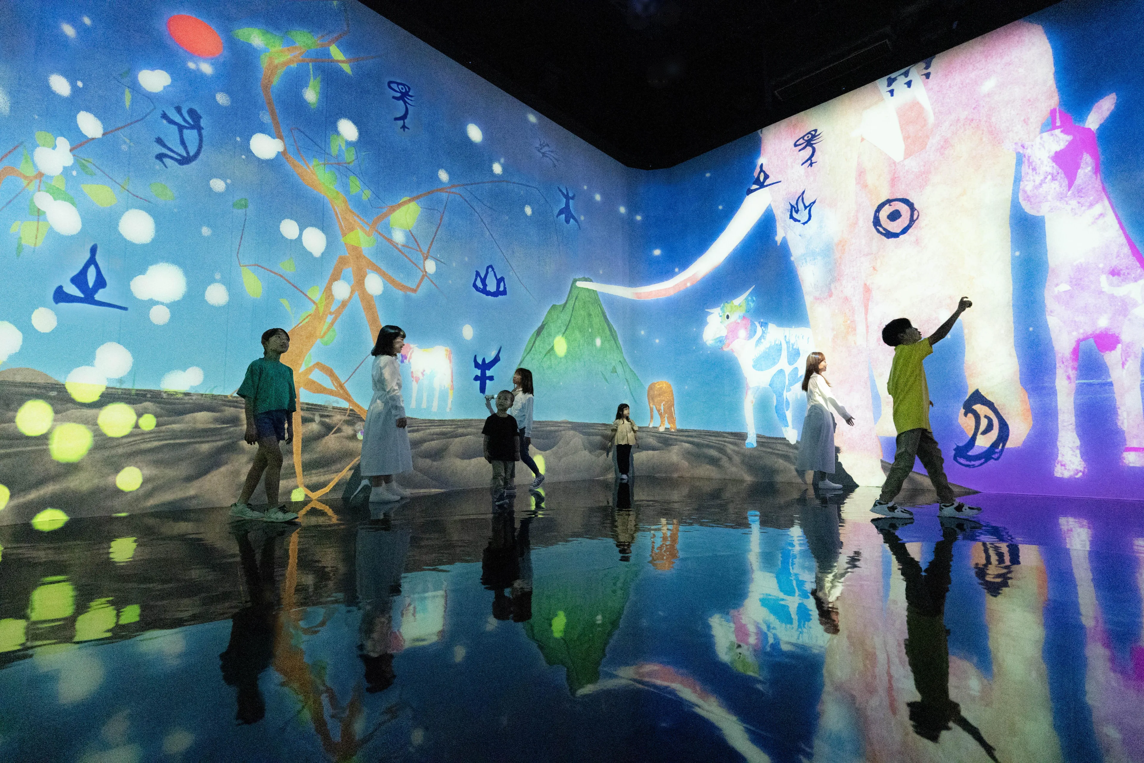 远古神灵故事 / Story of the Time when Gods were Everywhere | teamLab