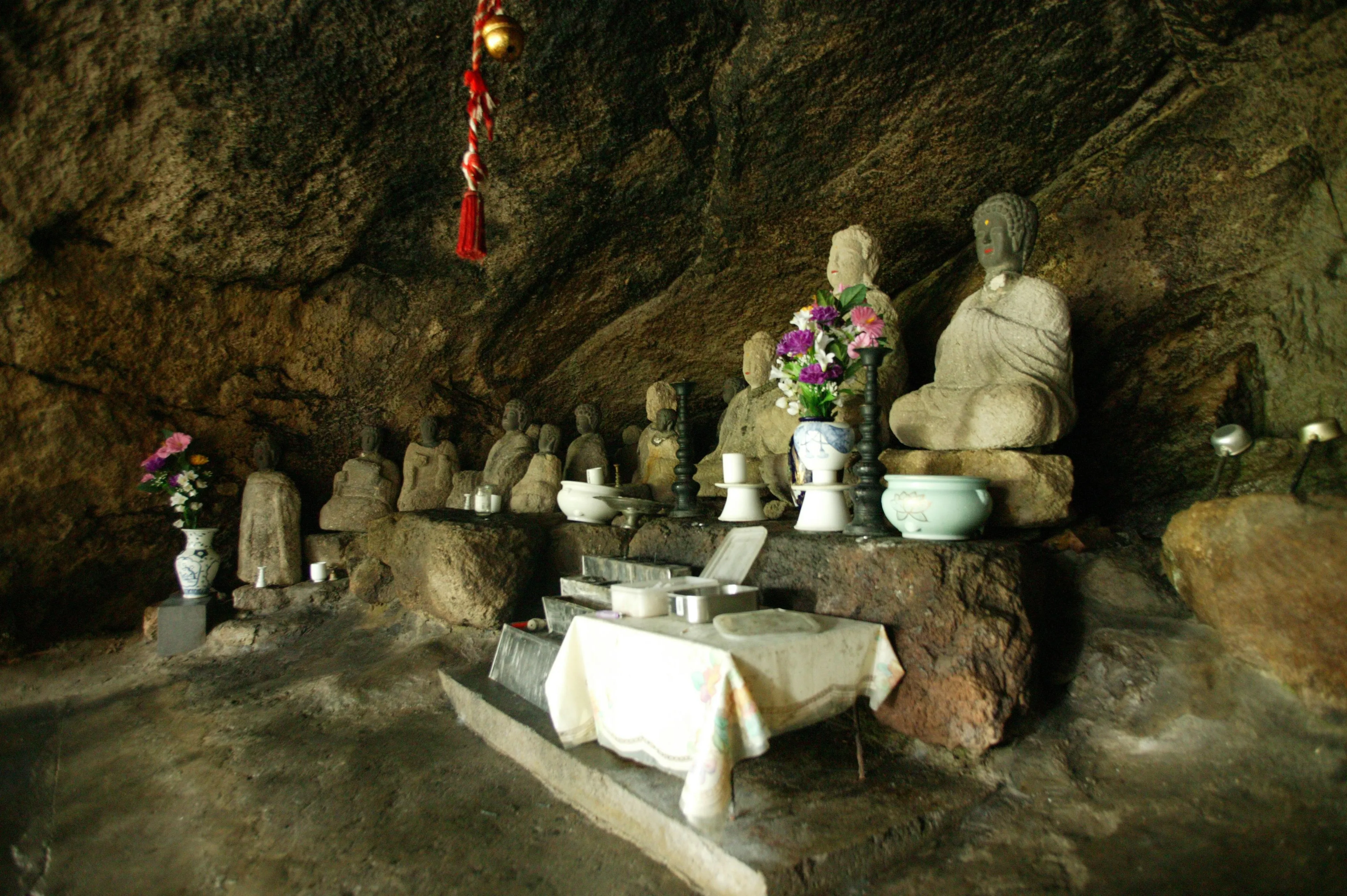 行基的三佛体摩崖佛及五百罗汉 / Gyoki's Three Buddha Figures and Five Hundred Arhats ...