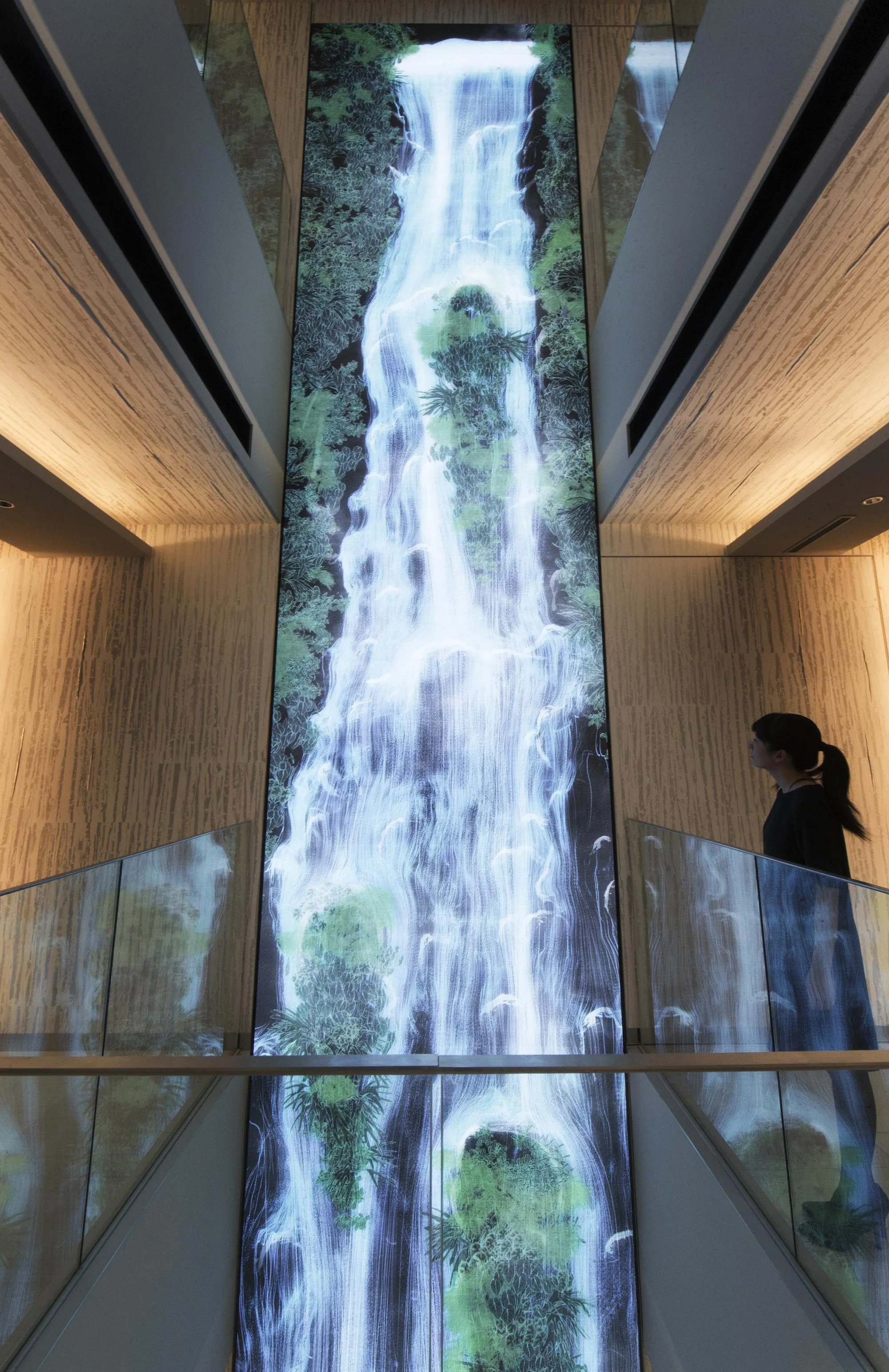 Universe of Water Particles on the Living Wall | teamLab