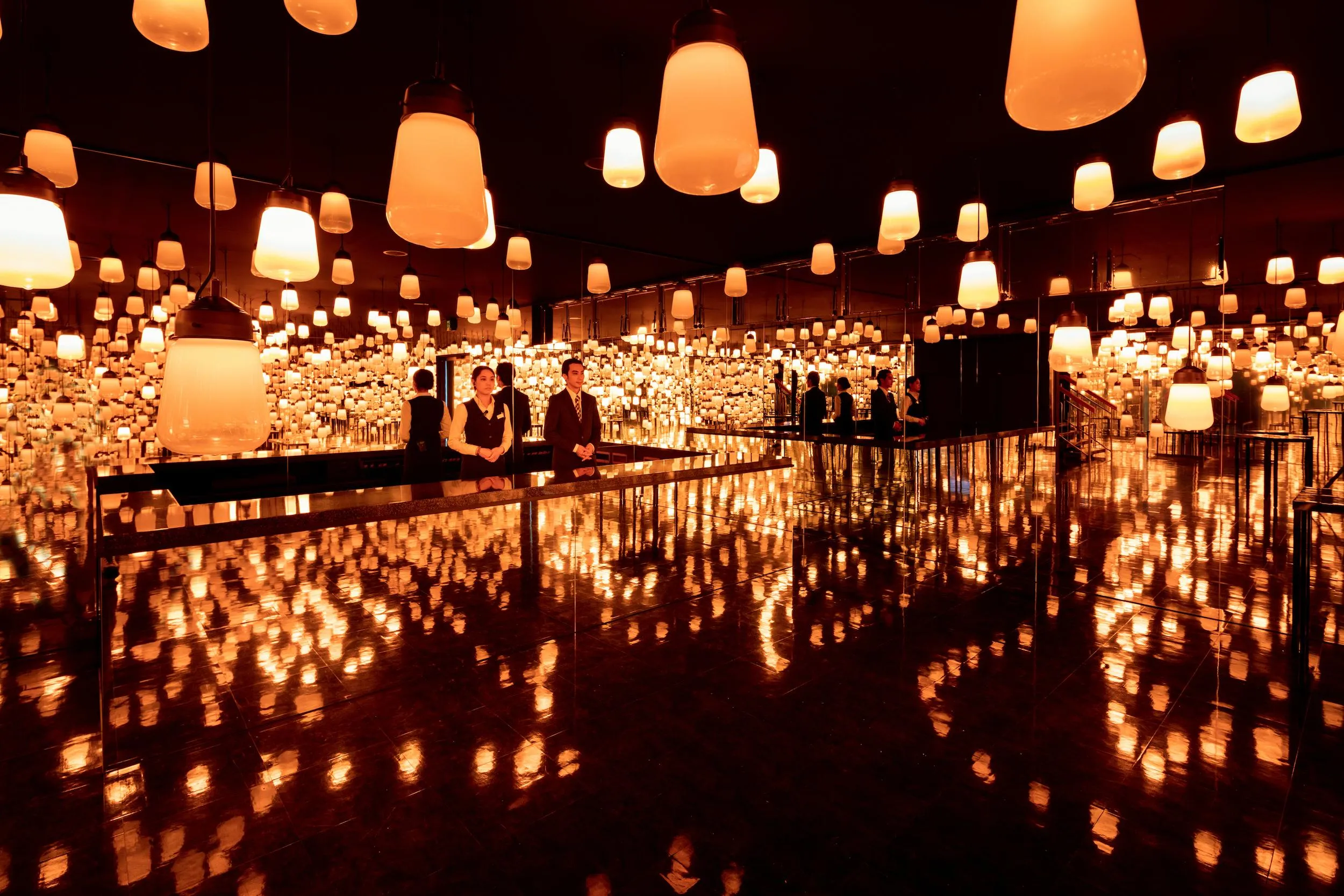 Forest and Spiral of Resonating Lamps: One Stroke - Fire | teamLab