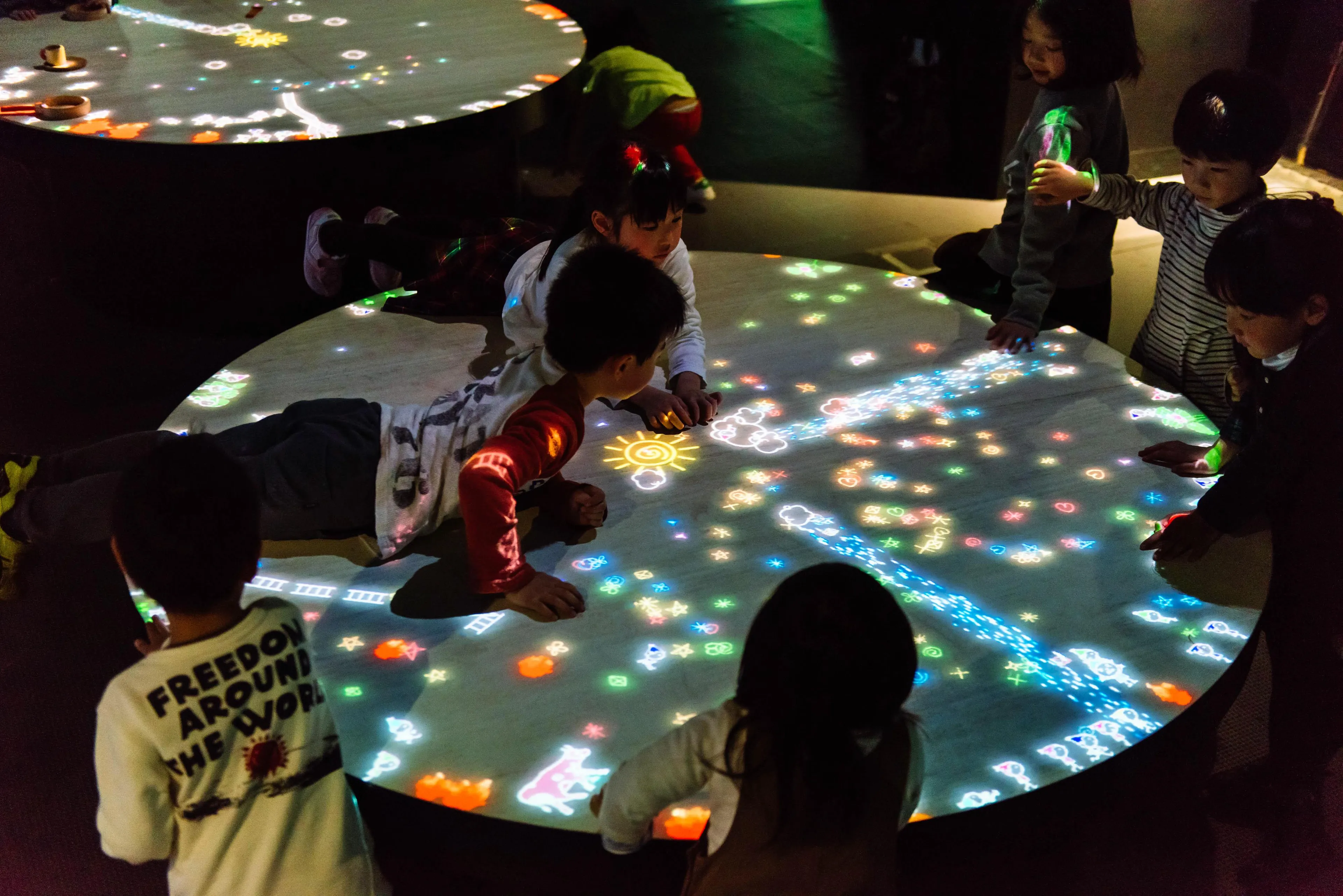 A Table where Little People Live | teamLab